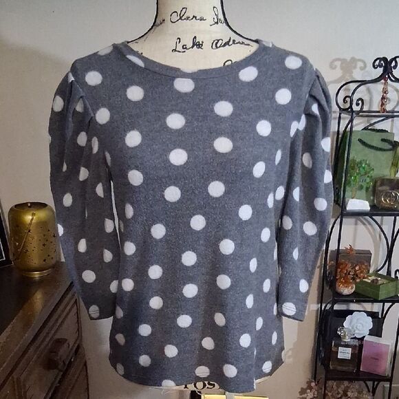 💫💫💫W5 Gray and White Polka Dot Sweater - Picture 1 of 6
